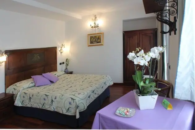 Büyük Yataklı Tek Kişilik Oda