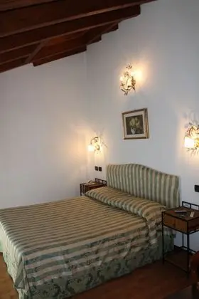 Büyük Yataklı Tek Kişilik Oda