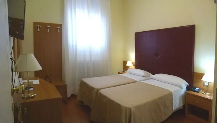 Economy Tek Büyük Yataklı Oda