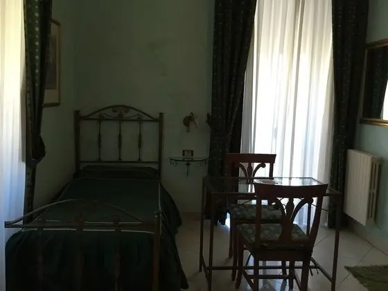Üç Kişilik Oda