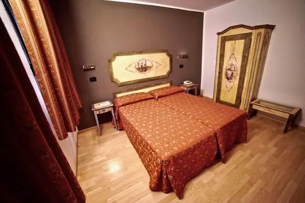 Classic Tek Büyük veya İki Ayrı Yataklı Oda, Banyolu/Duşlu