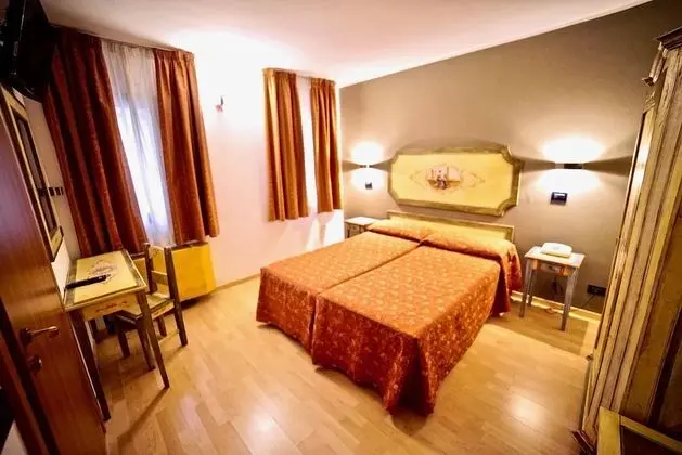 Classic Tek Büyük veya İki Ayrı Yataklı Oda, Banyolu/Duşlu