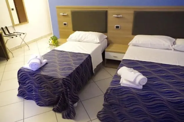 Üç Kişilik Oda, Şehir Manzaralı