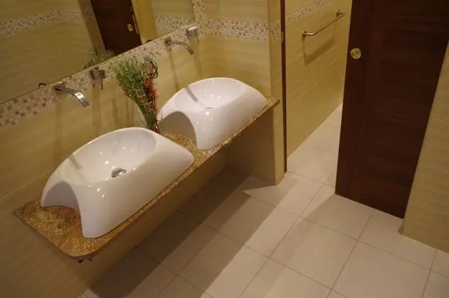 Üç Kişilik Oda, Şehir Manzaralı