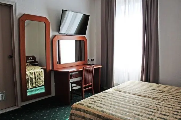 Büyük Yataklı Tek Kişilik Oda