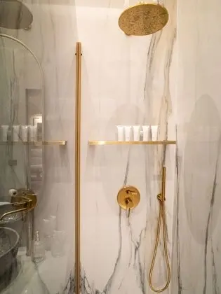 Deluxe Oda, Teras