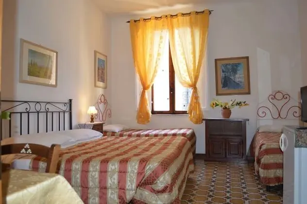 Üç Kişilik Oda