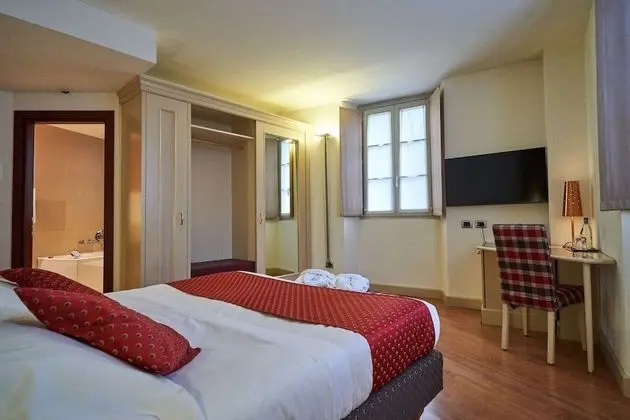 Superior Oda, 1 Büyük (Queen) Boy Yatak, Sigara İçilmez, Sıcak Su Küveti (Converts to 2 Twin Beds)