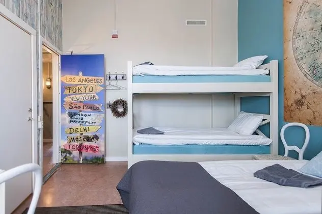 Dört Kişilik Oda (with Shower, bed linen and towel incl)