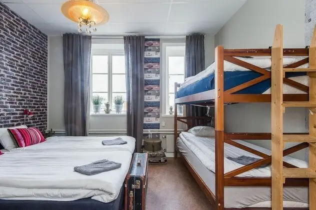 Dört Kişilik Oda (with Shower, bed linen and towel incl)