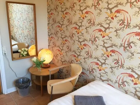 Tek Büyük veya İki Ayrı Yataklı Oda, Ortak Banyo (bed linen and towel included)