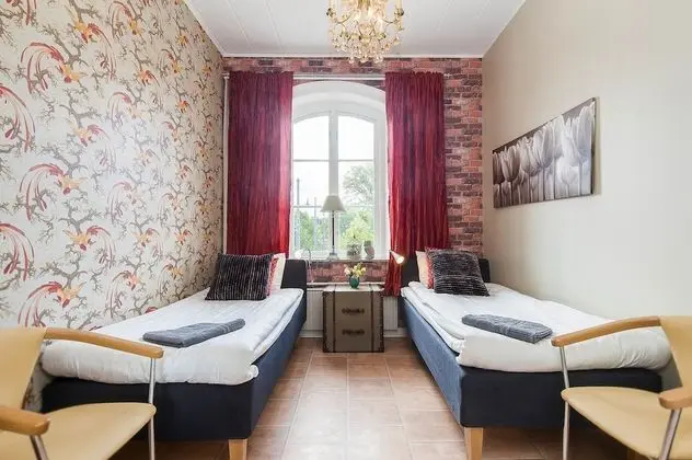 Tek Büyük veya İki Ayrı Yataklı Oda, Ortak Banyo (bed linen and towel included)