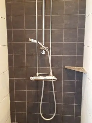 Tek Büyük veya İki Ayrı Yataklı Oda, Ortak Banyo (bed linen and towel included)