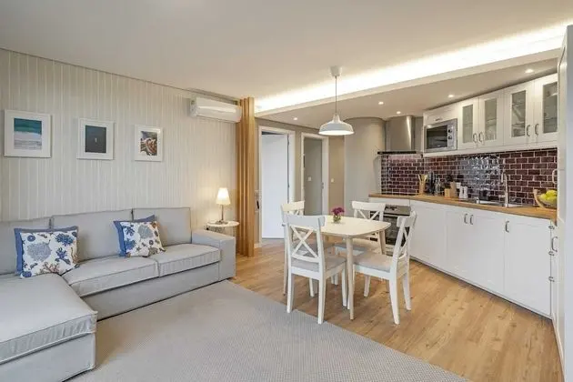 Basic Apart Daire, 2 Büyük (Queen) Boy Yatak, Deniz Manzaralı