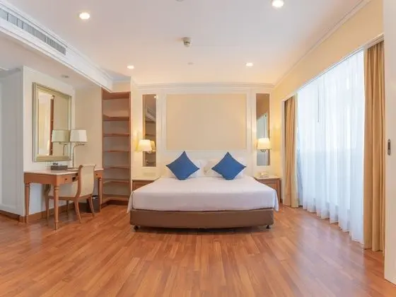 One-bedroom suite