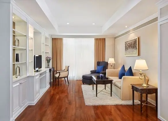 One-bedroom suite