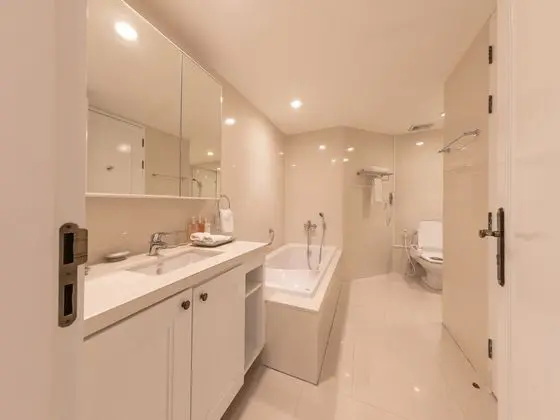 One-bedroom suite