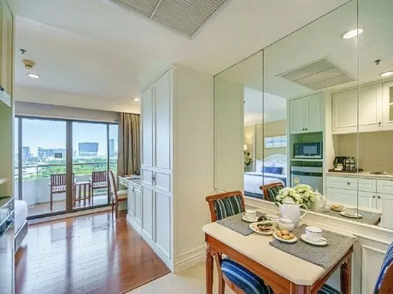 Deluxe Balcony - Lakeview