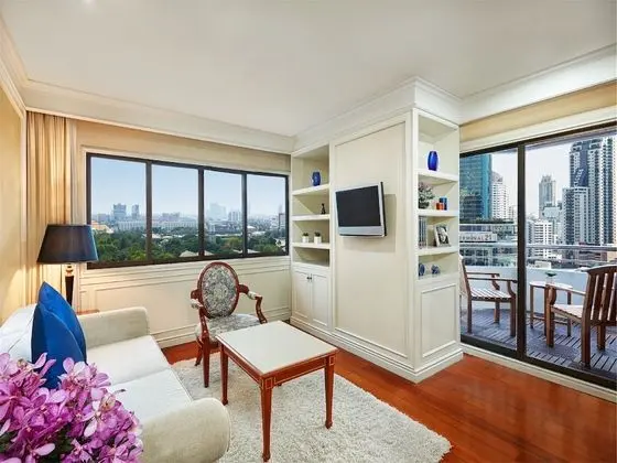 One Bedroom Balcony Suite - Lakeview