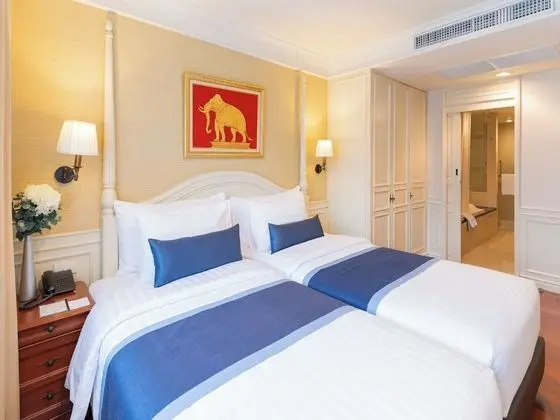 One Bedroom Balcony Suite - Lakeview