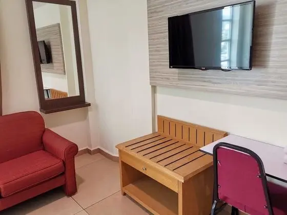 Single Queen Room