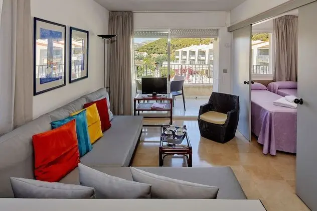 Apart Daire, 2 Yatak Odası, Havuz Manzaralı