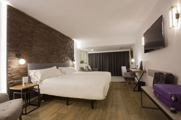 Deluxe Tek Büyük veya İki Ayrı Yataklı Oda, Şehir Manzaralı (2 adults + 1 child)