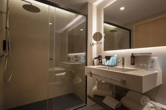 Deluxe Tek Büyük veya İki Ayrı Yataklı Oda, Şehir Manzaralı (2 adults + 2 children)