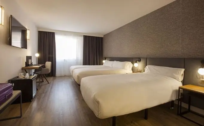 Deluxe Üç Kişilik Oda, Şehir Manzaralı