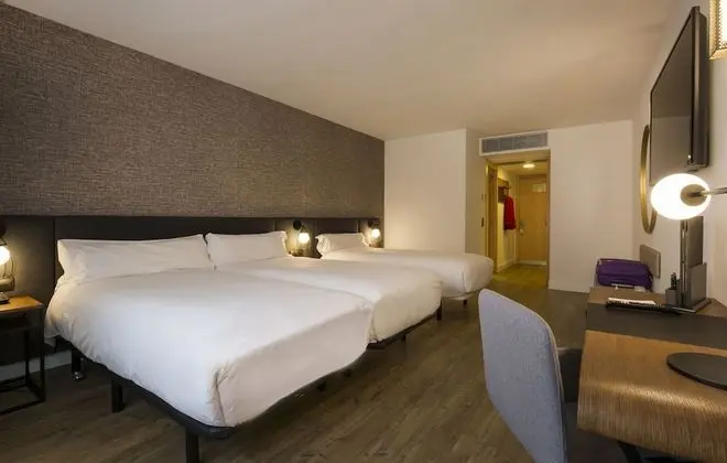 Deluxe Üç Kişilik Oda, Şehir Manzaralı