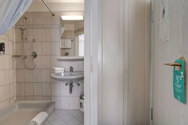 Standard Tek Büyük Yataklı Oda