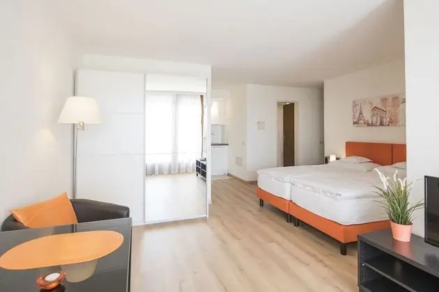 Business Apart Daire, Göl Manzaralı