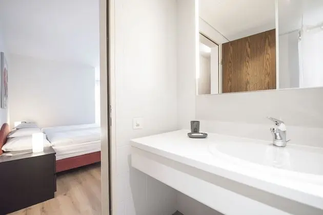 Business Apart Daire, Göl Manzaralı