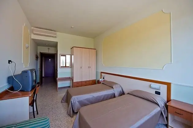 Büyük Yataklı Tek Kişilik Oda