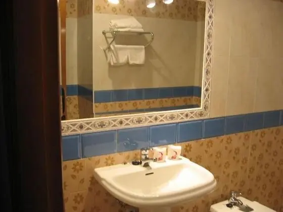 Üç Kişilik Oda