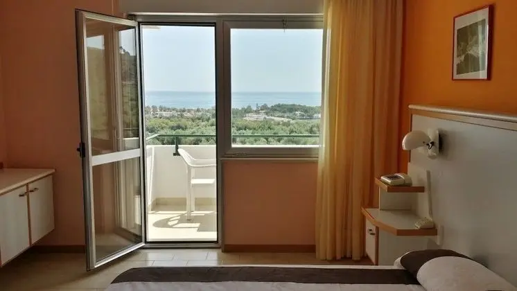 Superior Tek Büyük veya İki Ayrı Yataklı Oda
