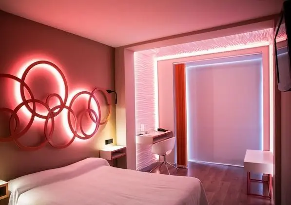 Büyük Yataklı Tek Kişilik Oda