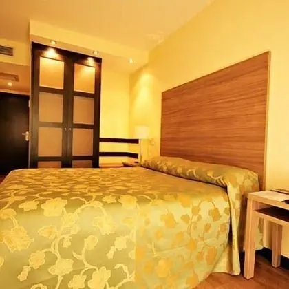 Büyük Yataklı Tek Kişilik Oda