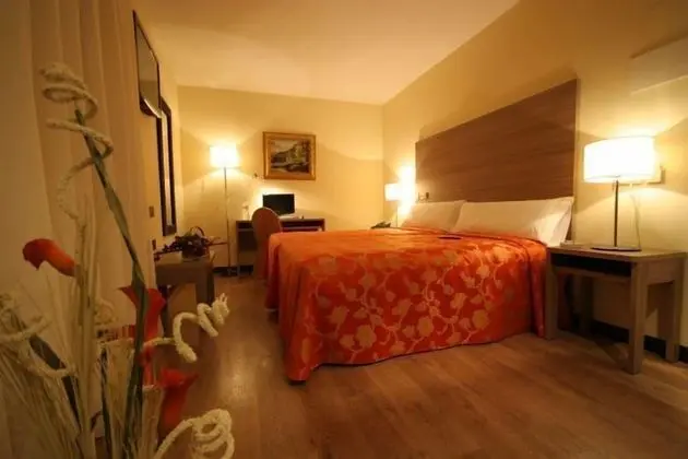 Büyük Yataklı Tek Kişilik Oda