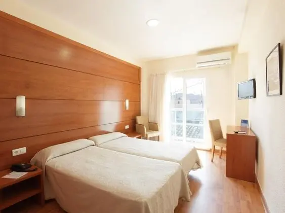 Tek Büyük veya İki Ayrı Yataklı Oda, Balkon