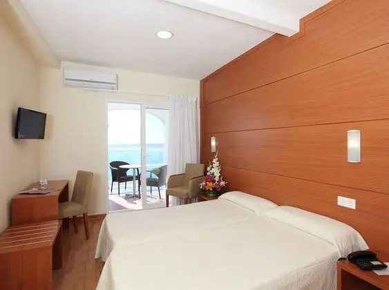 Tek Büyük veya İki Ayrı Yataklı Oda, Balkon, Deniz Manzaralı
