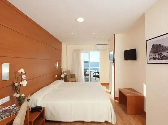 Tek Büyük veya İki Ayrı Yataklı Oda, Balkon, Deniz Manzaralı