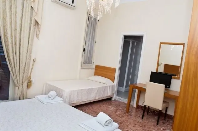 Üç Kişilik Oda
