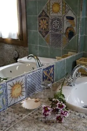 Süit, Sıcak Su Küveti