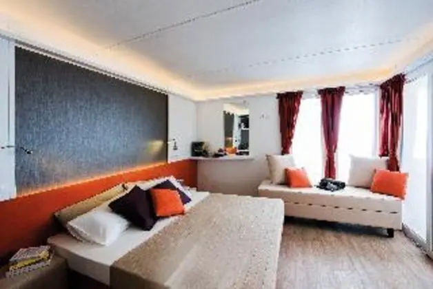 LODGE