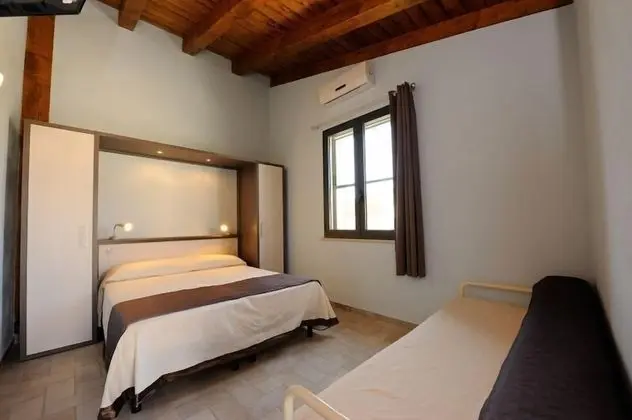 Apart Daire, 2 Yatak Odası, Küçük Mutfak, Bahçeli