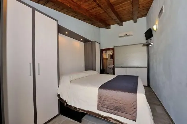 Apart Daire, 2 Yatak Odası, Küçük Mutfak, Bahçeli