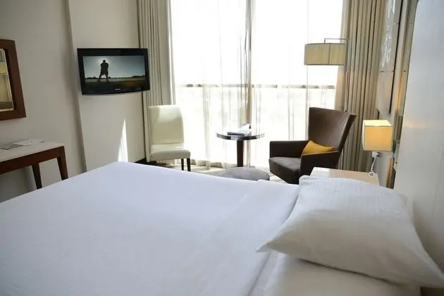 Oda, 1 Büyük (Queen) Boy Yatak, Havuz Manzaralı, Köşe