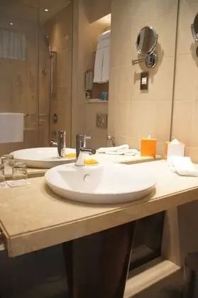 Oda, 1 Büyük (Queen) Boy Yatak, Havuz Manzaralı, Köşe