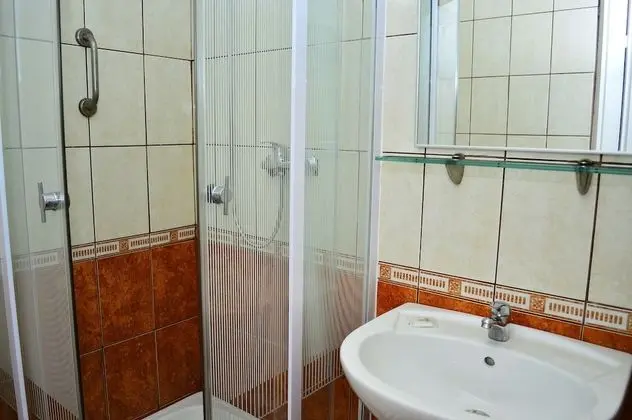 Üç Kişilik Oda
